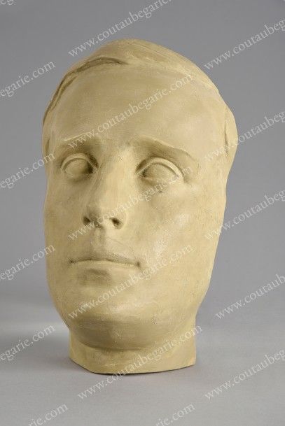 DERUJINSKY Gleb (1888-1975) 
Masque du visage du prince Félix Youssoupoff.
Plâtre...
