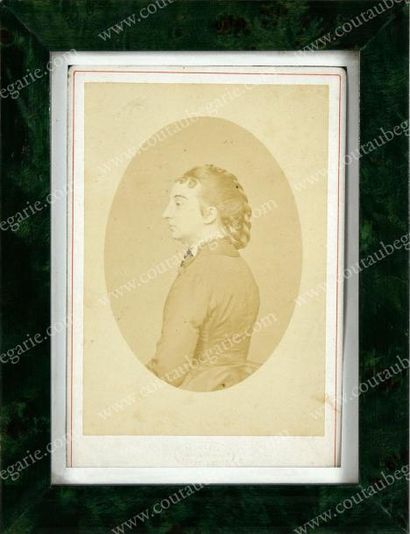 null PHILIPPE, prince d'Orléans, comte de Paris (1838-1894).
Portrait photographique...