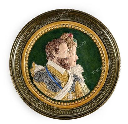 null HENRI IV, roi de France (1553-1610).
Médaillon en terre-cuite vernissée polychrome...