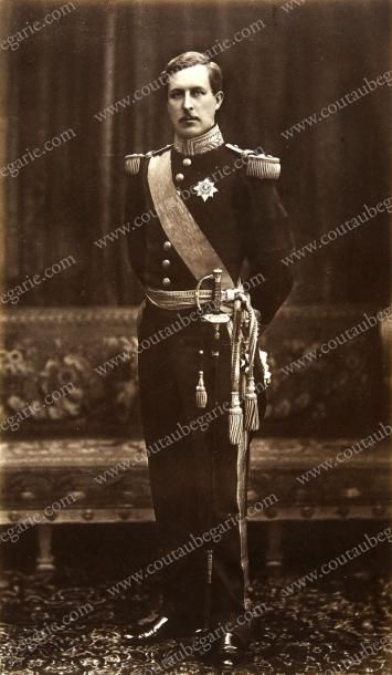 null ALBERT Ier, roi des Belges (1875-1934).
Sceau ciselé au monogramme du souverain...
