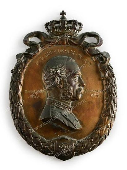 null CHRISTIAN IX, roi de Danemark (1818-1906).
Médaillon à suspendre, de forme ovale,...