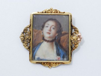 null Portrait miniature rectangulaire représentant une jeune femme sur un canapé...