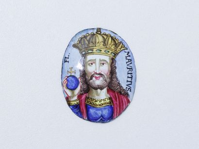 null Médaillon ovale en émail polychrome représentant l'empereur byzantin Maurice...