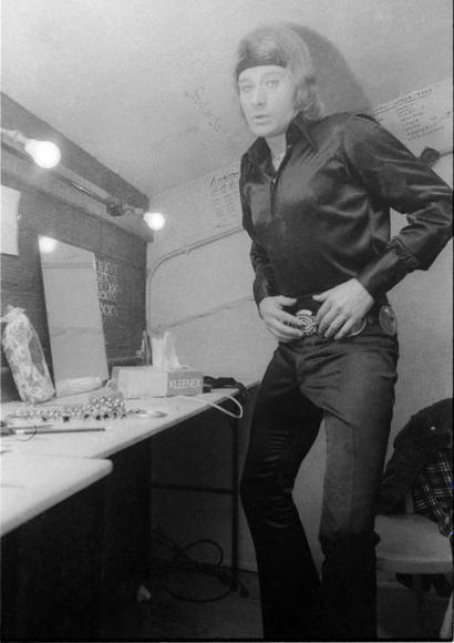 null JOHNNY HALLYDAY - 1969.
Trois photos prises dans les coulisses du Palais des...