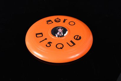 null Zenith 1984
Aéro Disque orange à l'effigie de Johnny Hallyday.
L'un des frisbees...