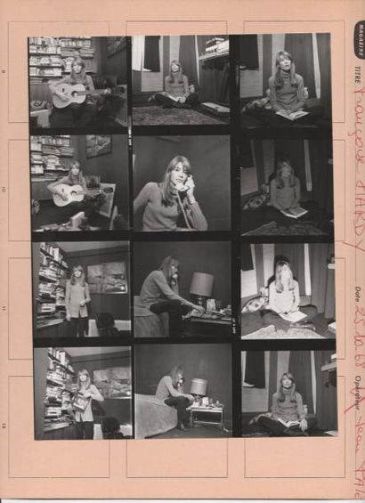 null Françoise Hardy 1968
Ensemble de 14 planches contacts de Françoise Hardy et...