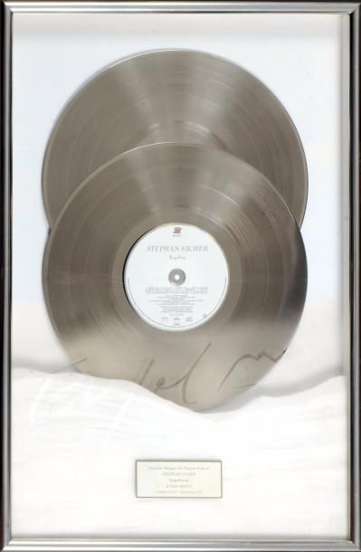 null STÉPHANE EICHER.
Double disque de platine pour l'album «Engelberg». Trophée...