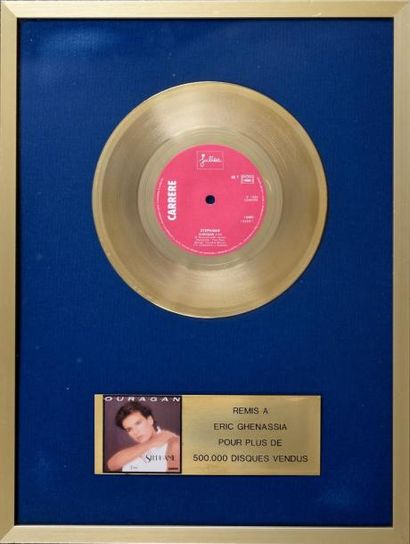 null Stéphanie de Monaco 1986
Disque d'or pour le 45T «Comme un ouragan». Récompense...