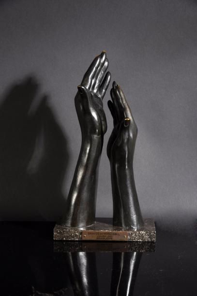 Edith Piaf (1915-1963) Trophée en bronze des « Bravos de Music Hall 1955 » remis...