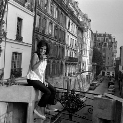 null Dalida sur son balcon à Montmartre en 1962.
Photographie de Daniel Cande.
Tirage...