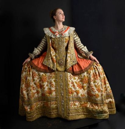 null Louis DE FUNÈS
Robe de la reine d'Espagne, Marie Anne de Neubourg (1667-1740),...