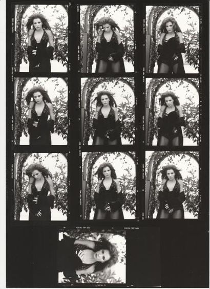 null Mylène Farmer 7 planches contact de la chanteuse photographiée en 1999.
Des...