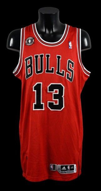 null Joakim Noah #13. Maillot porté avec les Chicago Bulls face aux Milwaukee Bucks...