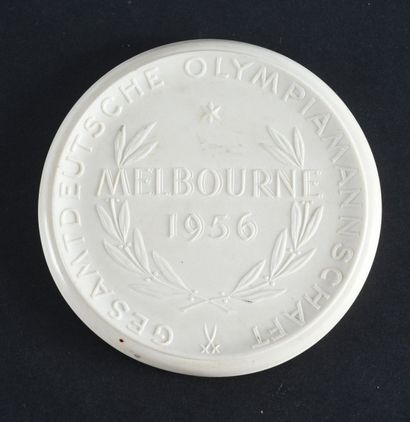 null 1956. Melbourne. Médaille officielle de l'équipe unifiée d'Allemagne (RDA et...