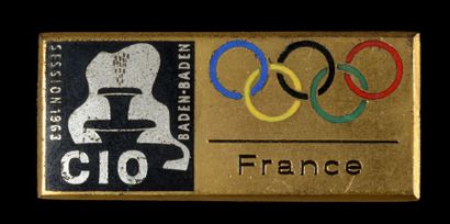null 1963. Baden-Baden. Badge officiel de la France pour la 61ème session du Comité...