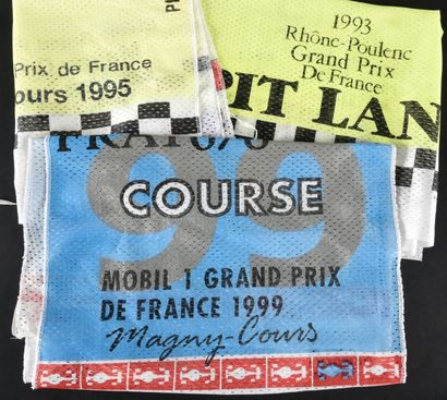 null Ensemble de 3 chasubles officielles pour les grands Prix de France 1993-1995...