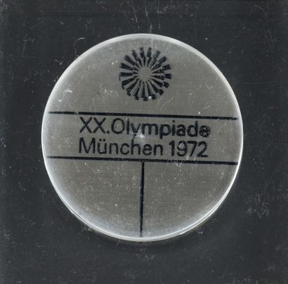 null 1972. Munich. Médaille officielle de participant. En acier. Par F. König.
Diam....