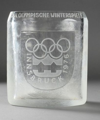 null 1976. Innsbruck. Rare vase commémoratif des XIIe Jeux d'hiver. En pâte de verre...