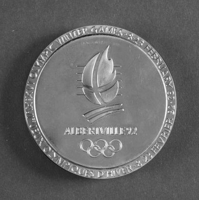 null 1992. Albertville. Médaille de participant. Design René Mayot. En métal chromé.
Diamètre...