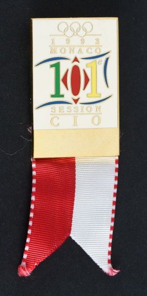 null 1993. Monaco. Badge de la 101ème session du CIO. Avec son ruban d'origine. Le...