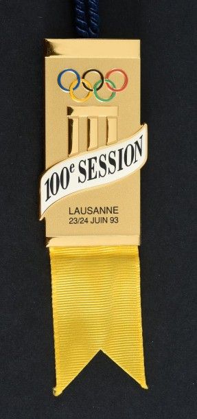 null 1993. Lausanne. Badge de la 100ème session du CIO qui s'est tenue les 23 et...
