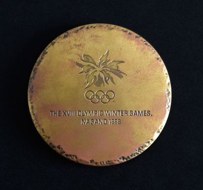null 1998. Nagano. Médaille officielle de participant. En bronze.
Diam. 60 mm. Dans...