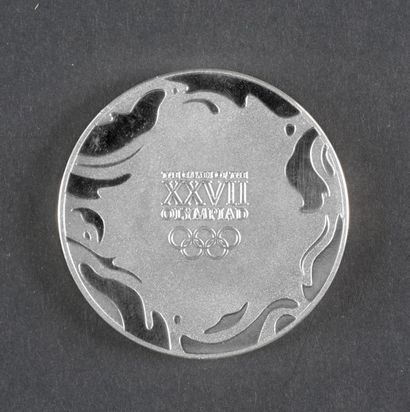 null 2000. Sydney. Médaille officielle de participant. En métal argenté.
Diam. 50...