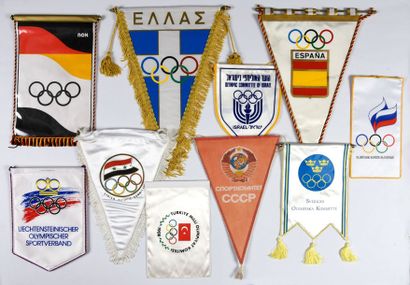 null Ensemble de 10 fanions de Comités Olympiques dont l'Espagne, la Grèce, l'Allemagne,...