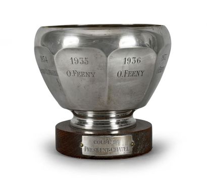 null Trophée de la Coupe du Président Chatel. Le palmarès de 1934 à 1937 est gravé....