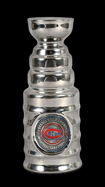 null Réplique de la Stanley Cup pour la victoire des Canadiens de Montreal en 1993...