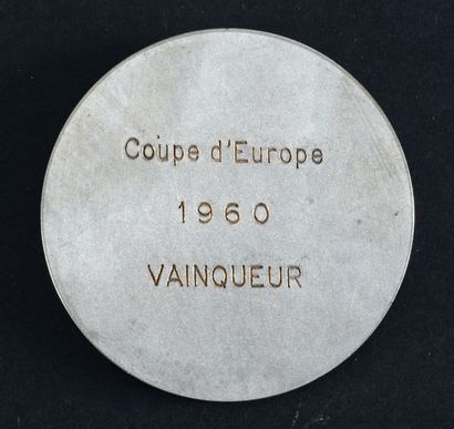 null Médaille en bronze argenté remise au vainqueur de la Coupe d'Europe 1960. Compétition...