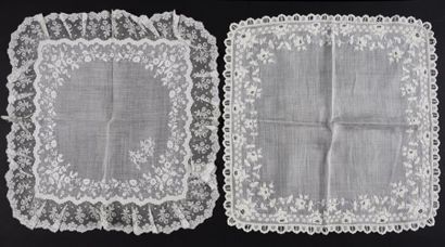 null Deux mouchoirs en linon finement brodés, 2ème moitié du XIXe siècle.
Deux beaux...