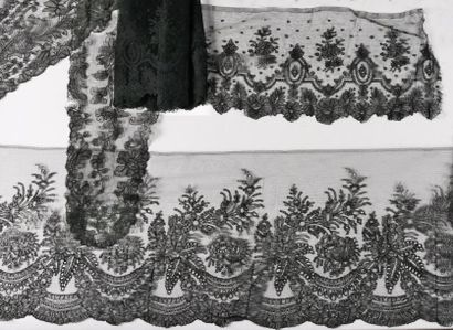 null Volants de crinoline, dentelle de Chantilly, fuseaux, vers 1860-70
Un à composition...