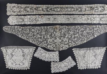 null Accessoires du costume féminin, fuseaux et aiguille, 2e moitié du XIXe siècle.
Deux...