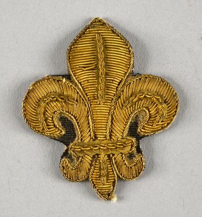 null Fleur de lys brodée pour broderie d'application provenant du château d'Haroué,...