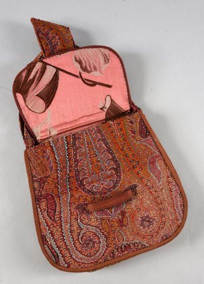 null Elégant sac à main, couvert de fragments d'un châle des Indes ancien, vers 1940...