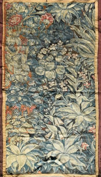 null Tapisserie, Audenarde, vers 1600, fouillis de fleurs et feuillage; tissage laine...