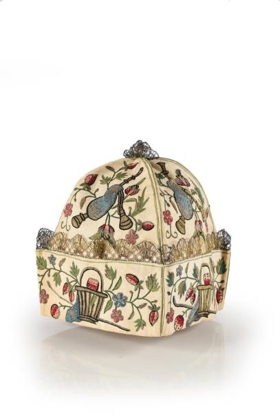 null Bonnet d'intérieur d'homme, milieu du XVIIIe siècle, bonnet à 4 quartiers en...