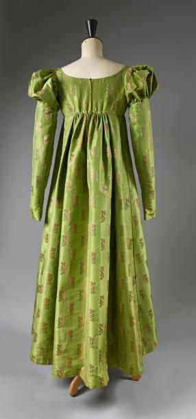 null Robe époque Empire, robe taille haute à décolleté coulissé en taffetas vert...