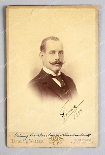 null CONSTANTIN Ier, roi de Grèce (1868-1923).
Portrait photographique signé Hansen...