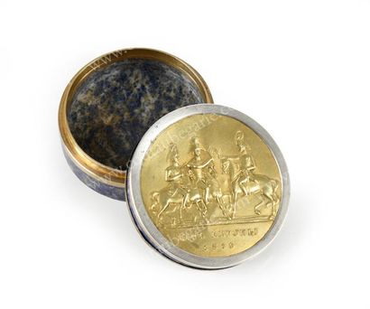 null ALEXANDRE Ier, empereur de Russie.
Petite boîte commémorative en lapis-lazuli,...