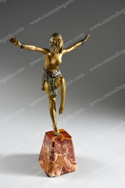 D'APRÈS CHIPARUS DEMETRE (1887-1947) 
Danseuse.
Bronze à patine dorée et argentée,...
