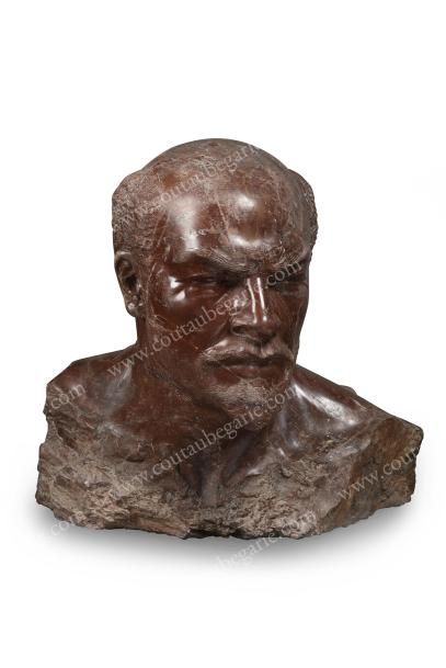 ARONSON Naoum (1872-1943), attribué à 
Buste de Vladimir Ilitch Lénine (1870-1924).
Sculpture...