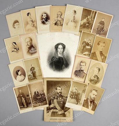 null FAMILLE IMPÉRIALE DE RUSSIE.
Bel ensemble de 20 portraits photographiques anciens,...