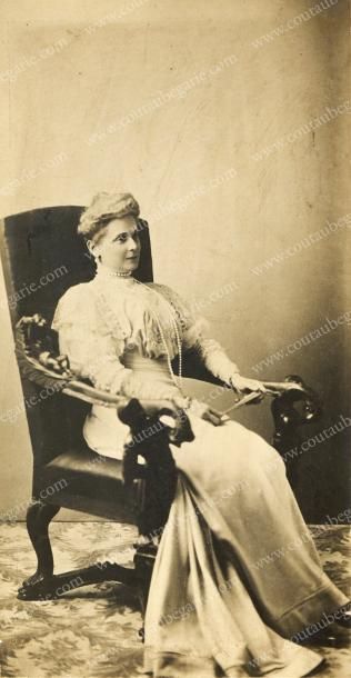 null ZÉNAÏDE, princesse Youssoupoff (1871-1939).
Portrait photographique la représentant...