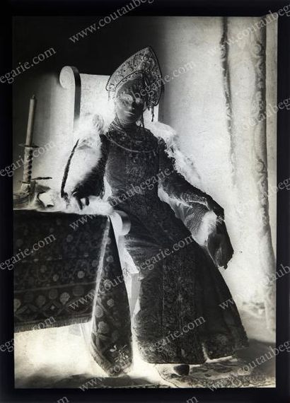 null ZÉNAÏDE, princesse Youssoupoff (1871-1939).
Plaque photographique sur verre,...