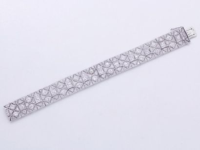 null Élégant bracelet ruban en platine 850 millièmes, composé de motifs géométriques...
