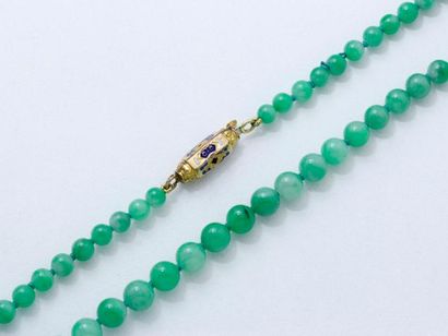 null Collier composé d'une chute de perles de jade jadéite d'environ 4.9 à 8.5 mm....