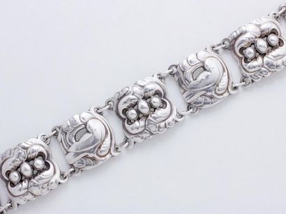 GEORG JENSEN 
Élégant bracelet articulé en argent 800 millièmes estampé composé de...