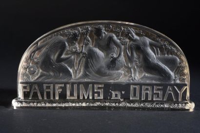 D'Orsay - (années 1920) Elégante plaque publicitaire en verre incolore pressé moulé...